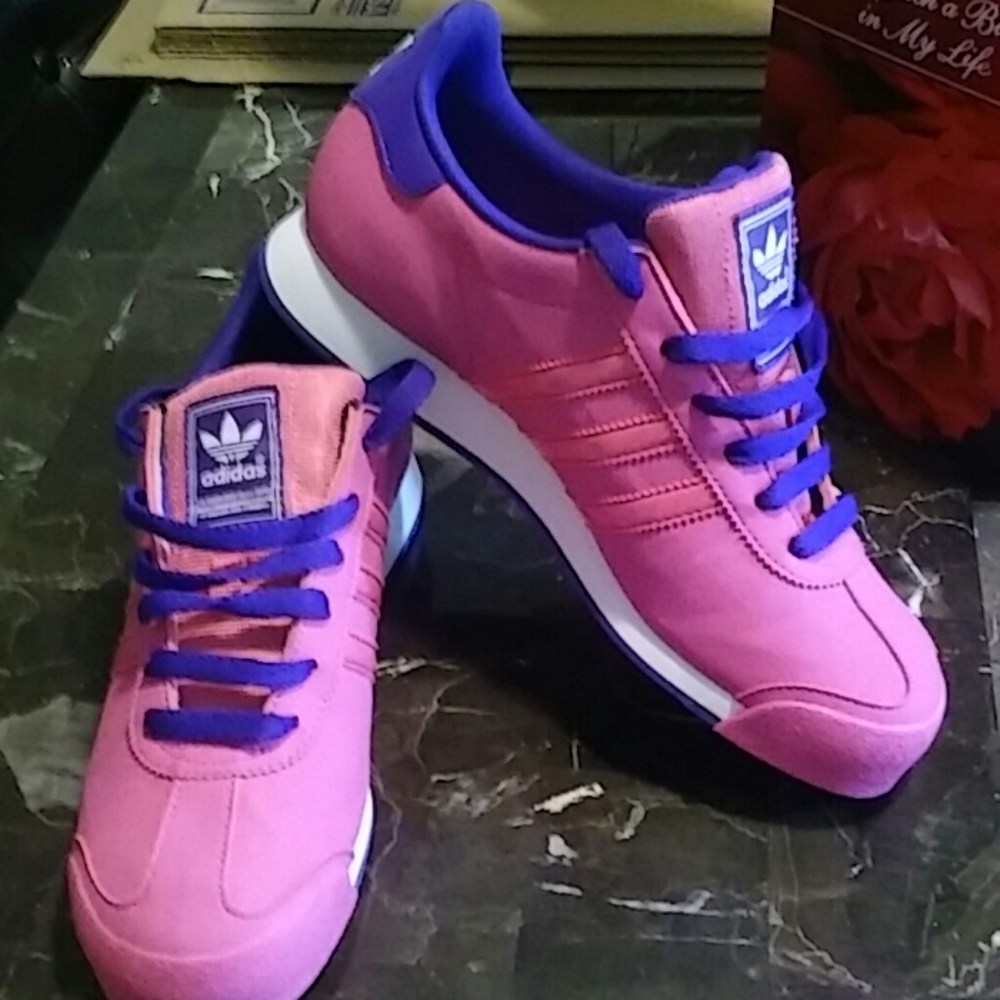 SNEAKERS